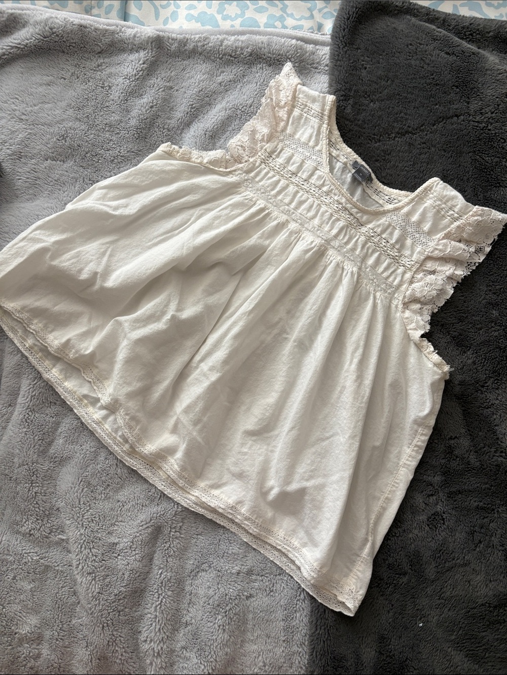 EUC aerie Cream Lace-Trim Sleeveless Camisole Top size M